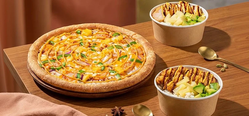 Добавили в меню блюда с соусом карри — ароматные, насыщенные и вдохновлённые пряными мотивами индийской кухни. 