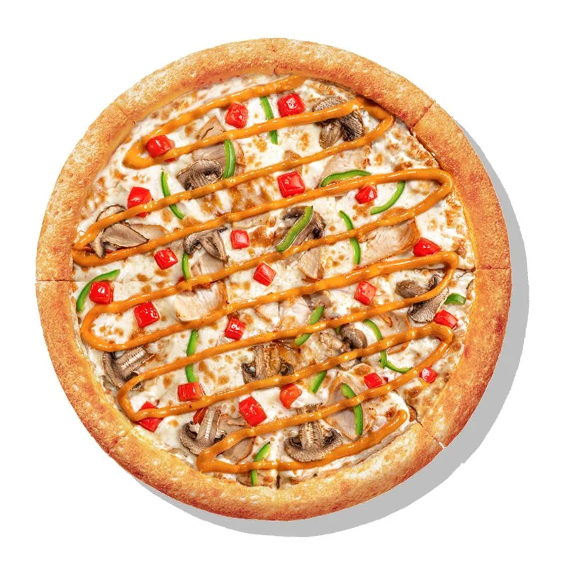 Том Ям Пицца - Легендарный вкус в формате пиццы! Идеальное сочетание цыпленка, свежих томатов, шампиньонов и сладкого перца с пикантно-сливочным пармеджано и ароматным, с кислинкой и легкой остротой, соусом том ям. Взрыв вкуса в каждом кусочке!