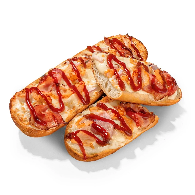 Багет Цыпленок Барбекю - Хрустящий багет из печи с цыпленком, беконом, красным луком, томатным соусом, моцареллой и соусом барбекю 