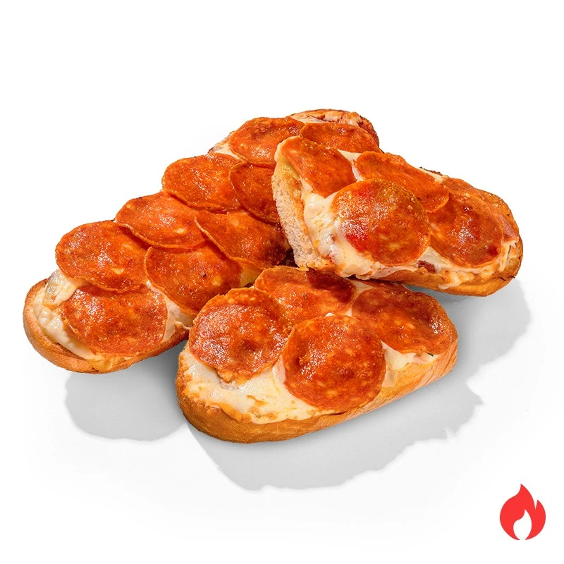 Багет с пепперони - Хрустящий багет из печи с пепперони, моцареллой и томатным соусом