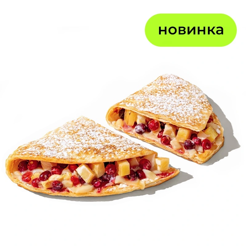 Роти с брусникой и ананасом - Слоёная роти с ананасом, брусникой и сгущённым молоком, запечённая до хрустящей корочки. Исчезает быстрее, чем остывает